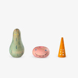 Drei kleine Monster in grün, rosa und orange - Spielfiguren aus Holz von Grapat Lucky Lucky 4.