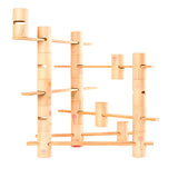 Grapat Woodland mit 18 zylinderförmigen Holzbausteinen und 6 Holzleisten aufgebaut.