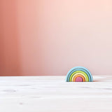 Der Mini Regenbogen Pastell von Grimms in pastelligen sechs Regenbogenfarben.