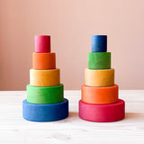 Grimms Schälchen Set Rot und Blau nebeneinander zu Stapeltürmen aufgebaut.