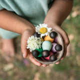 Babys im Kokosnest dunkel