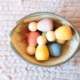 Babys im Kokosnest hell