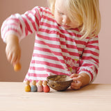 Babys im Kokosnest hell