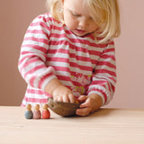 Babys im Kokosnest hell