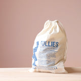 Folliex Mix Bausteine stecken in ihrem Stoffsack, der mit der Info über die geriffelten Bauklötze bedruckt ist.