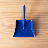 Blaue kleine Kehrschaufel ais Metall für Kinder von Glückskäfer.