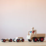 Fagus Speedy Rennauto, Fagus Oldie erstes Holzauto und der Fagus Unimog in einer Reihe.