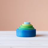 Die fünf Stapelbecher des Grimms Schälchenset "Ozean" ineinander gestellt.