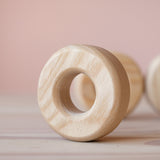 Holzscheibe und Stäbchen