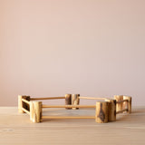 Mit fünf Holzzäunen von Drei Blätter wurde eine fünfeckige Weide für das Bauernhof Spiel aufgebaut.