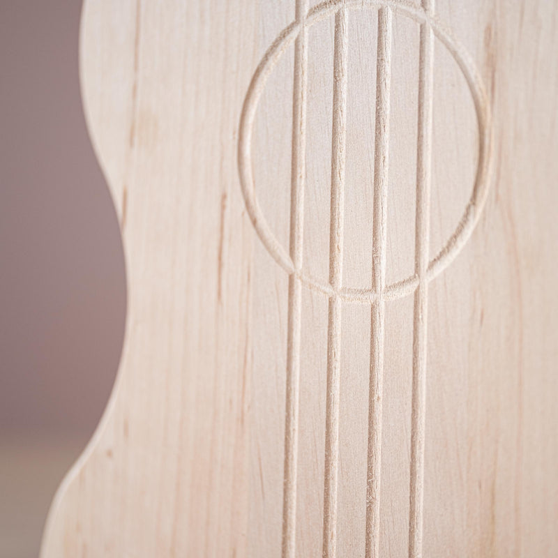 Luftgitarre aus Holz