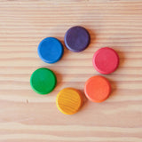 Coins von Grapat in Regenbogenfarben: die 6 unterschiedlichen Farben sind in einem Kreis farblich sortiert.