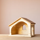 Holzstall für das Bauernhof Spiel von Drei Blätter, leer, alle Seiten gut sichtbar.