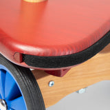 Detailaufnahme der Filz-Stoßstange beim roten Rutschauto von Lautenbach für Kinder.