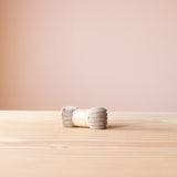 Die Stulpen für Babys und Kinder in der Farbe Beige.