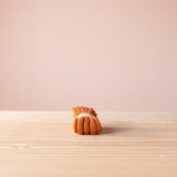 Die Stulpen für Babys und Kinder in der Farbe Kürbis, ein sattes Orange.