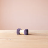 Die Stulpen für Babys und Kinder in der Farbe Lavendel.