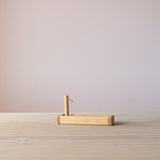 Kleine Wassertränke zum Spielen aus Holz.