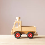 Der Fagus Unimog aus Holz von der Seite zu sehen.