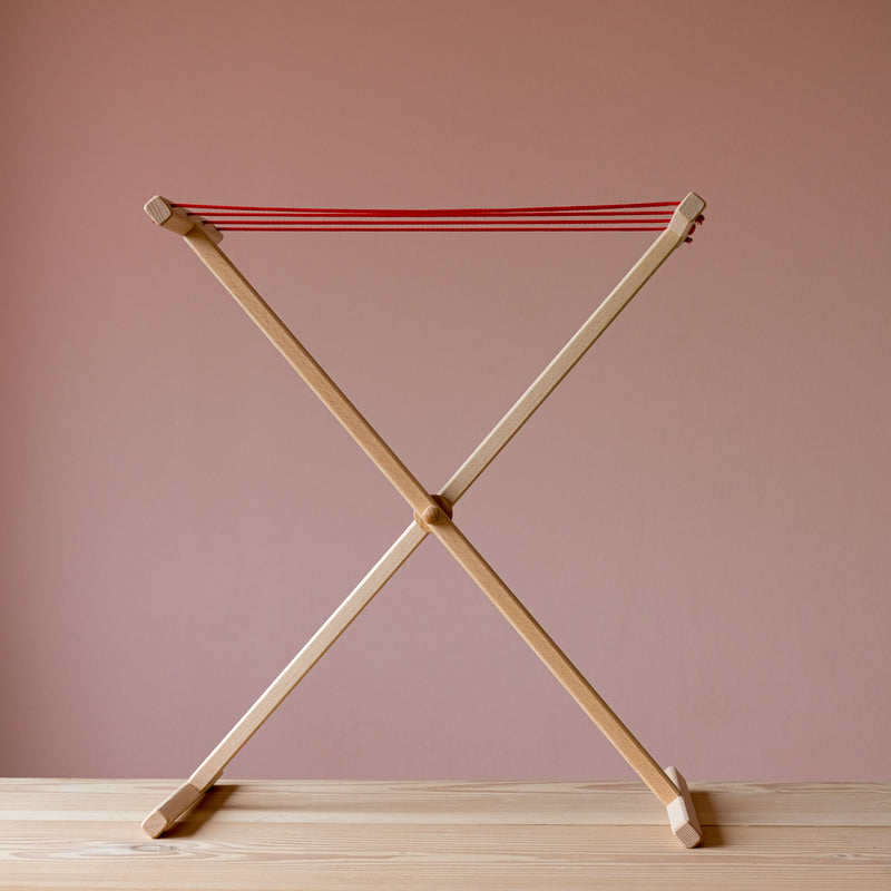 Der kleine Wäscheständer für Kinder aus Holz von Glückskäfer.